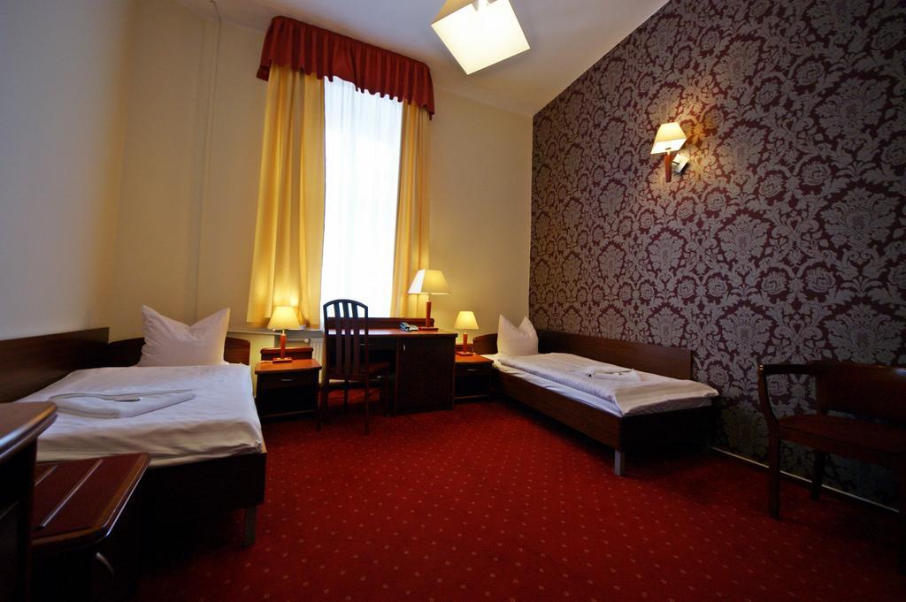 Hotel Staromiejski Слупск Номер фото