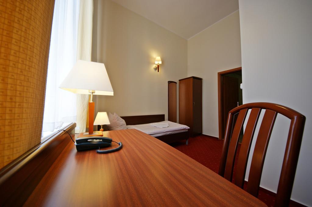 Hotel Staromiejski Слупск Номер фото